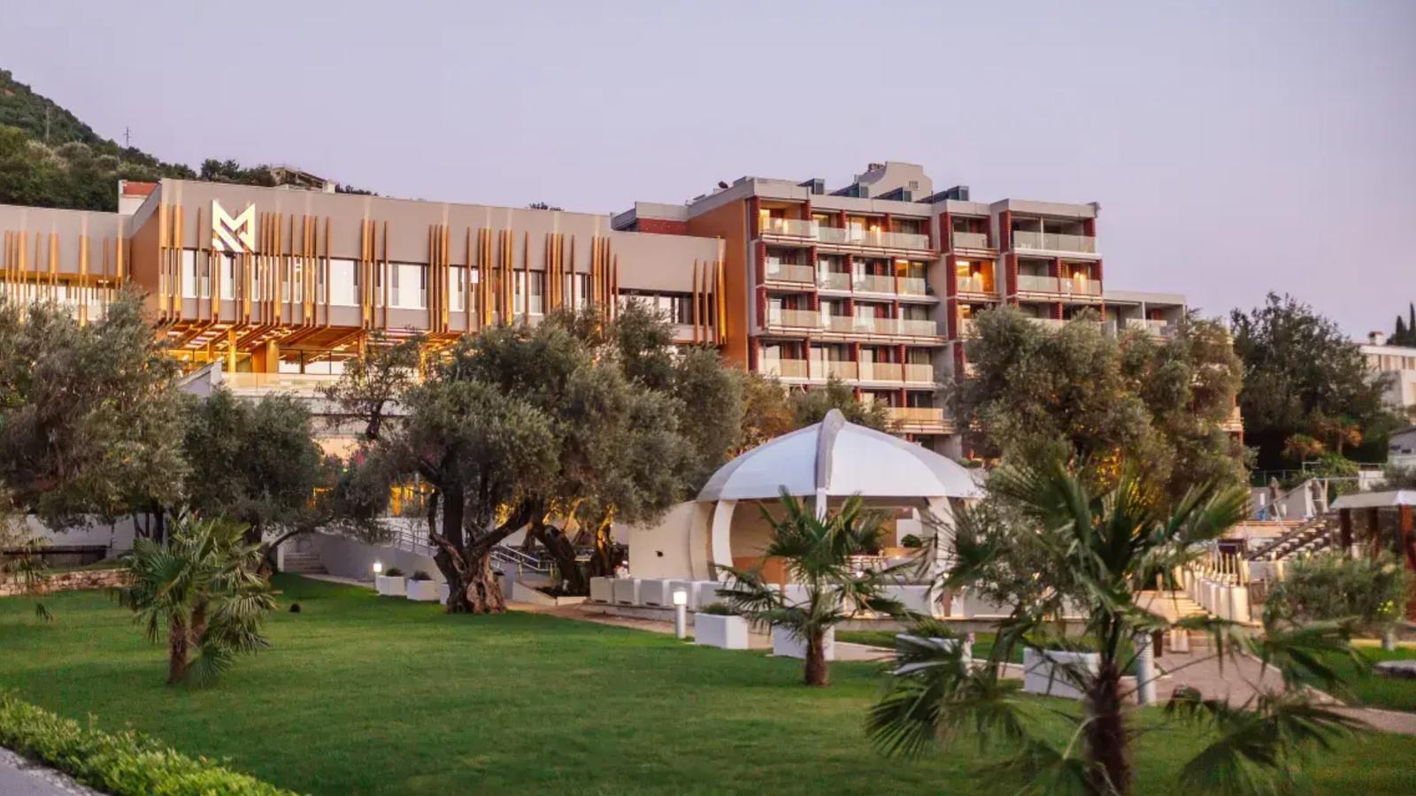 Maestral Resort & Casino