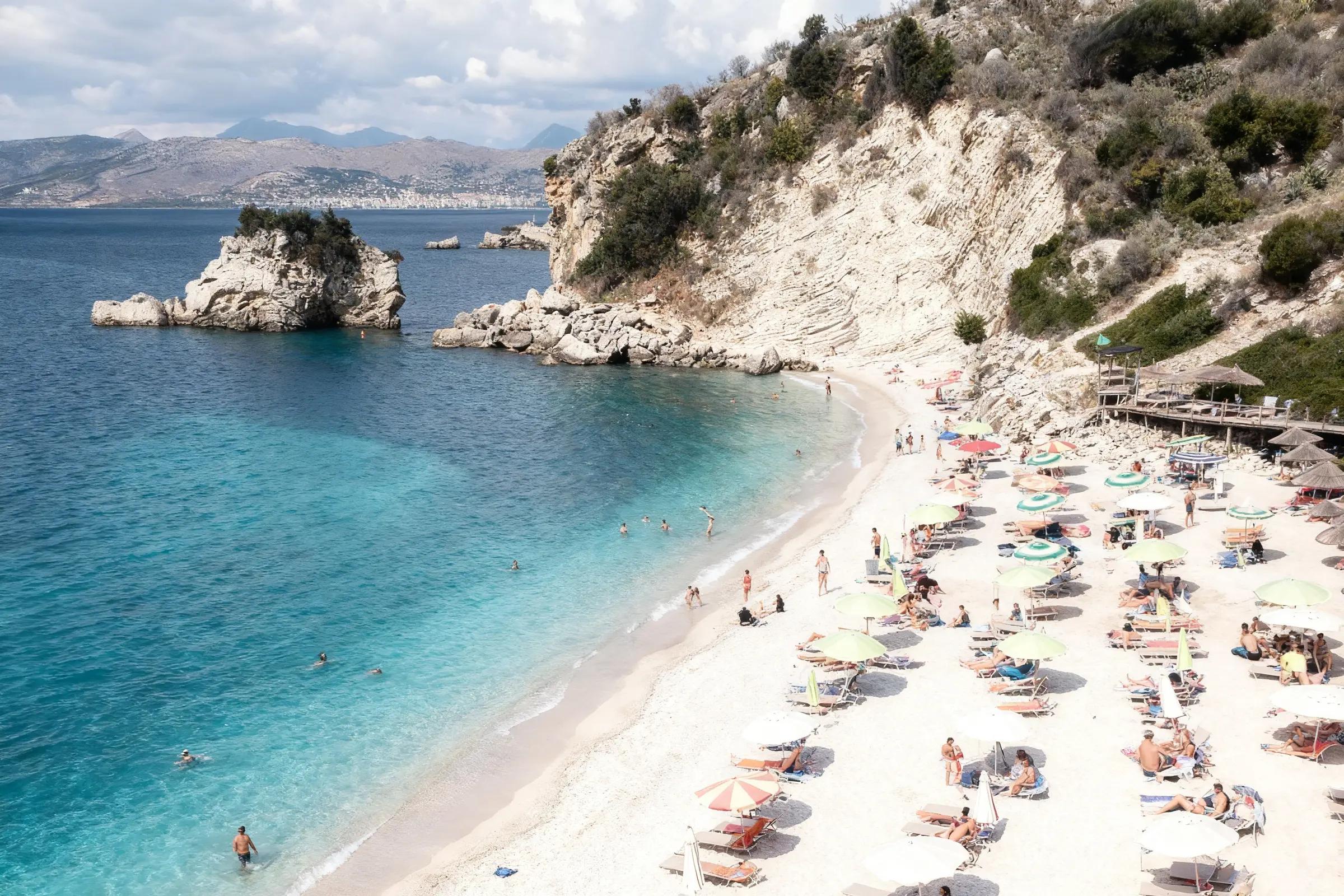 Pasqyra Beach (Mirror Beach)