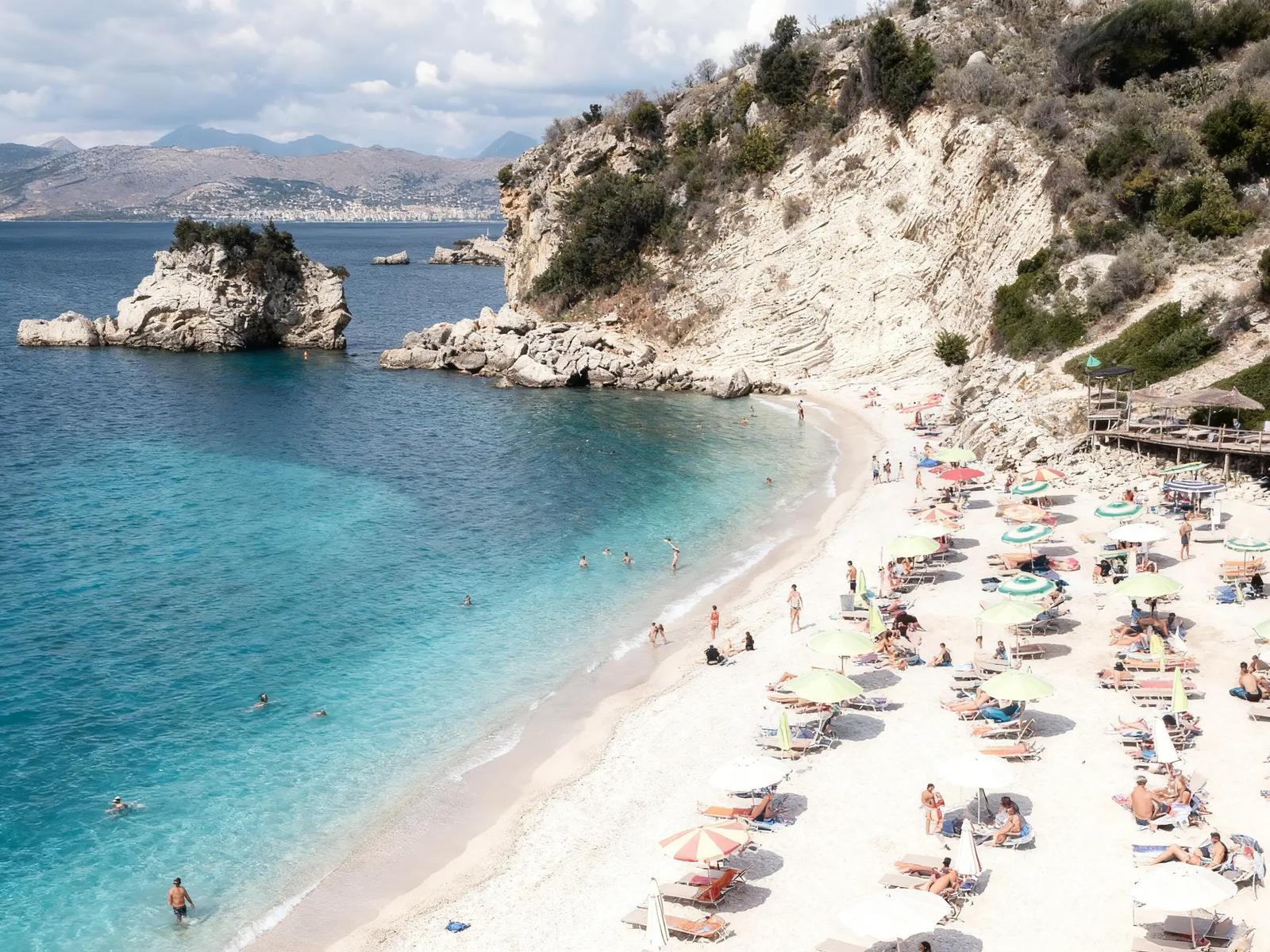 Pasqyra Beach (Mirror Beach)