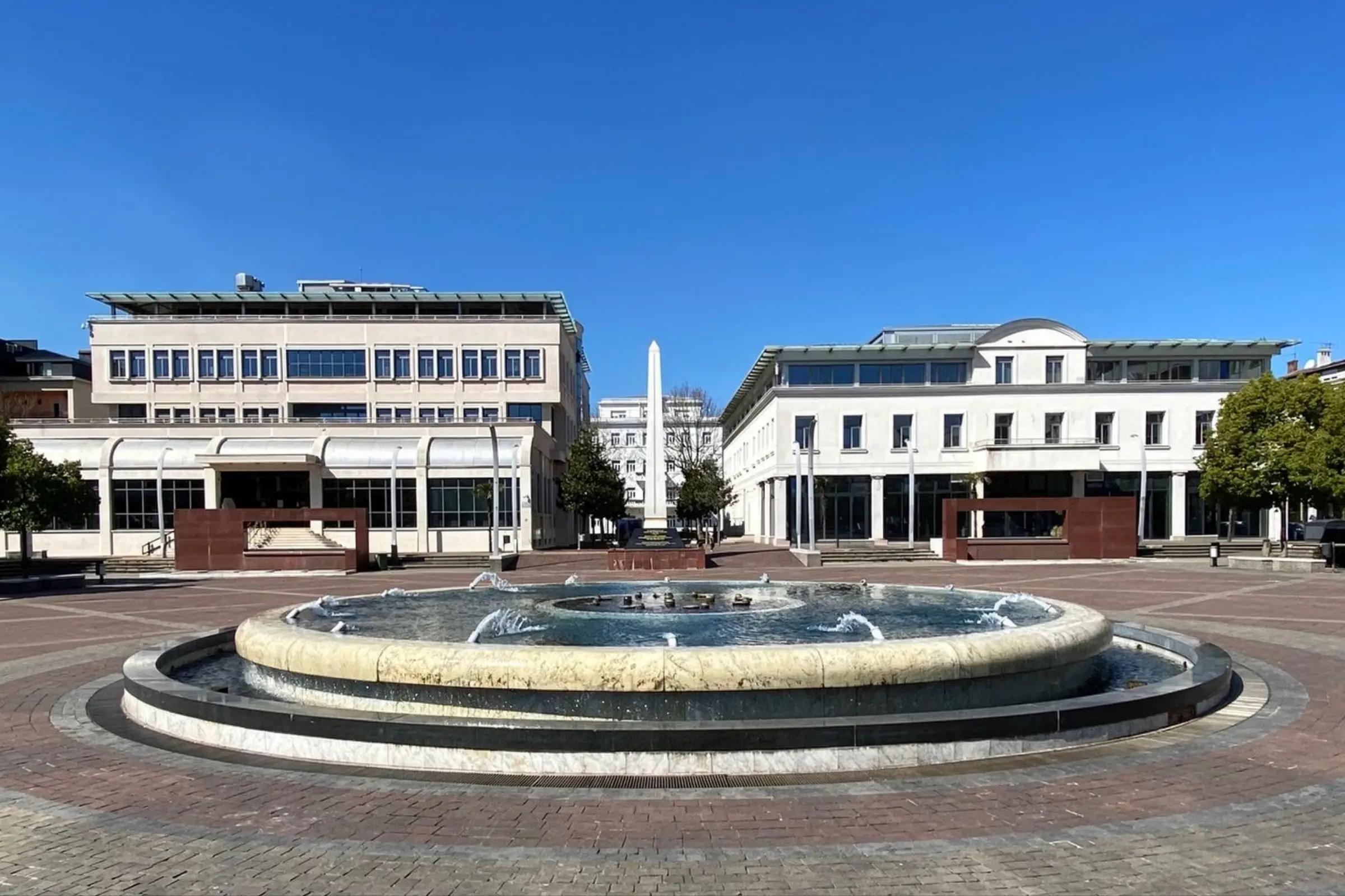  Independence Square (Trg Nezavisnosti)