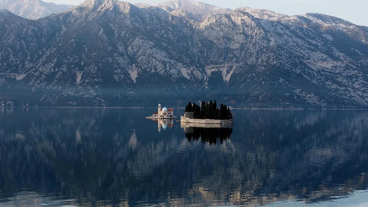 Our lady of the rocks, Islets, Church image