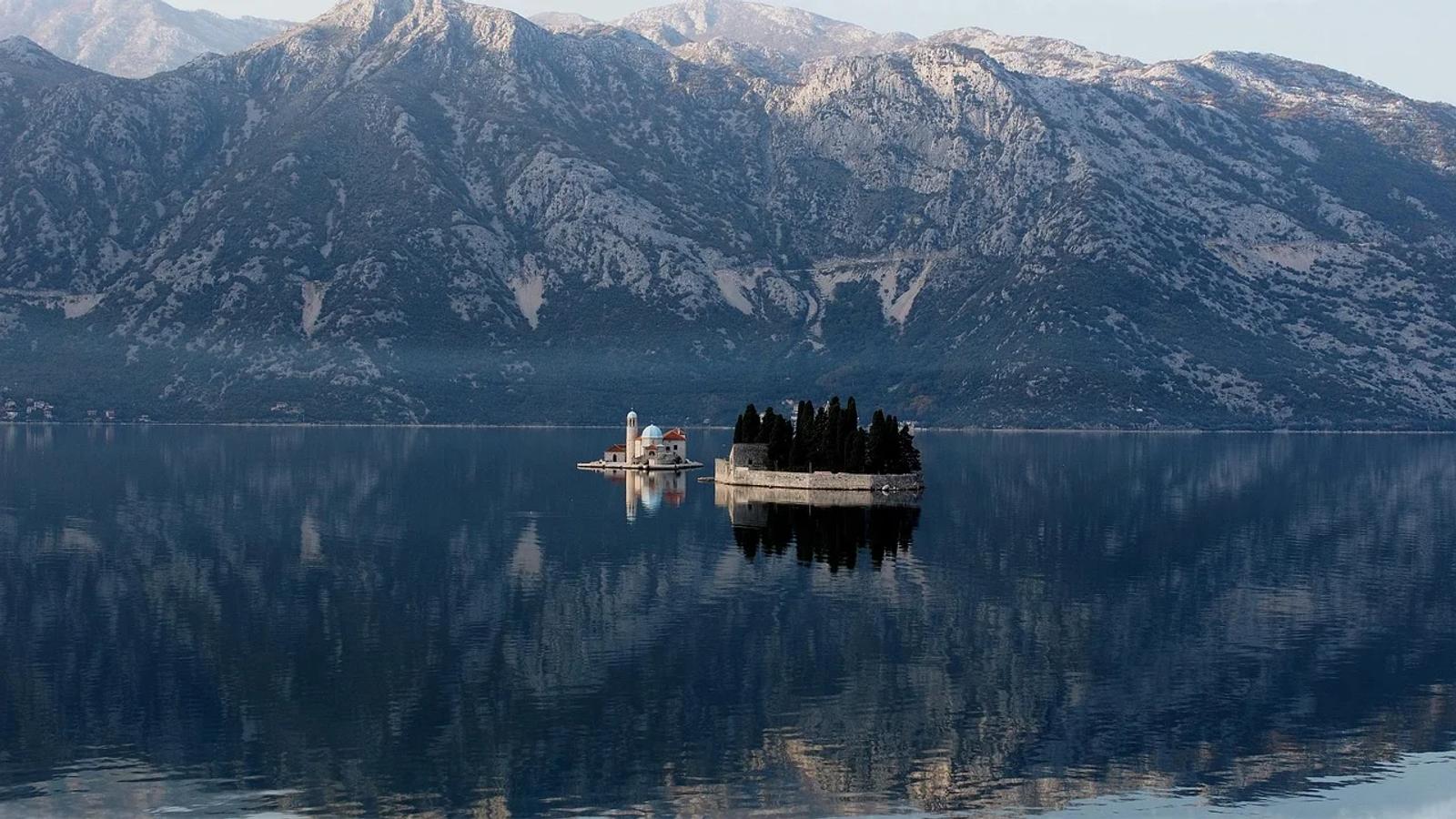Our lady of the rocks, Islets, Church image