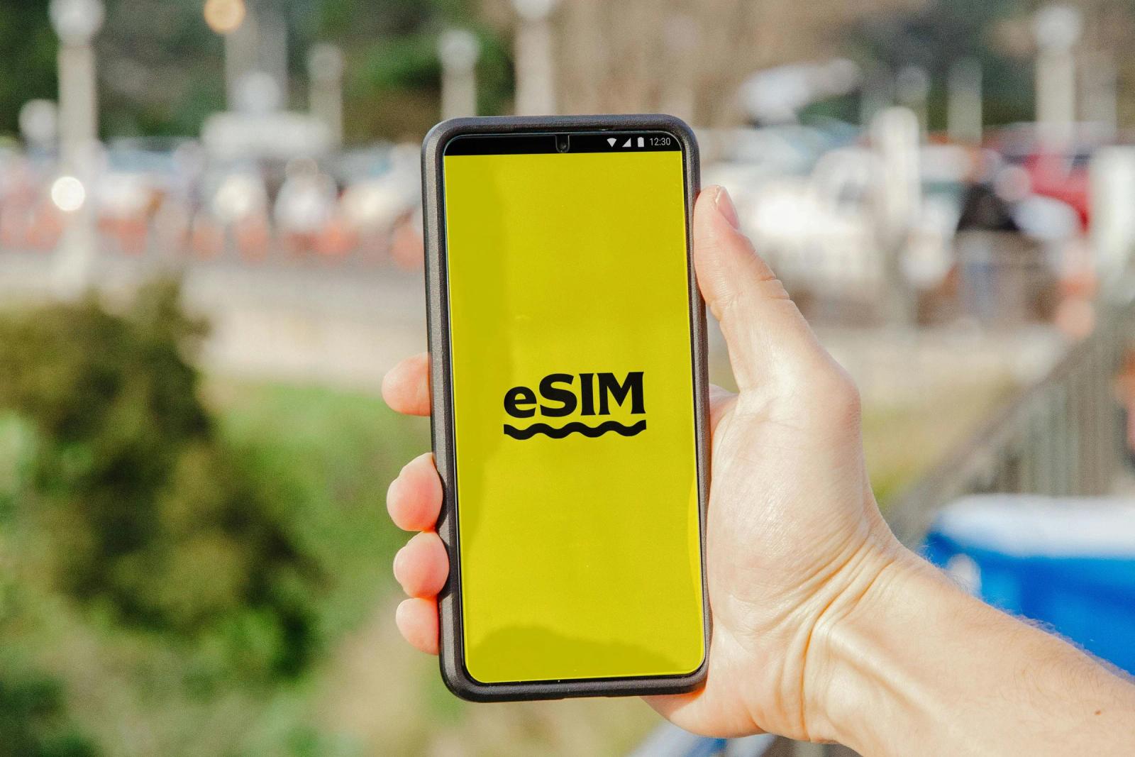How to Choose an eSIM Based on Trip Length: From a Weekend to Months Abroad