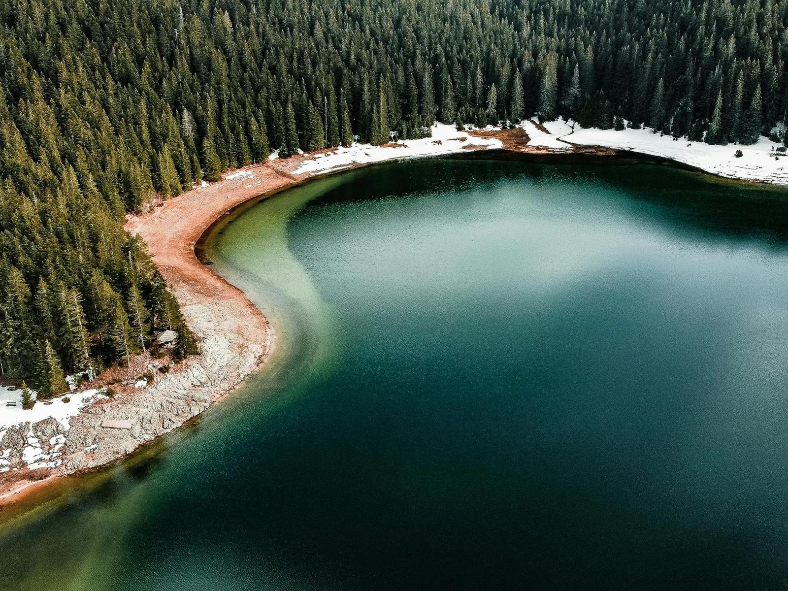 Чёрное озеро