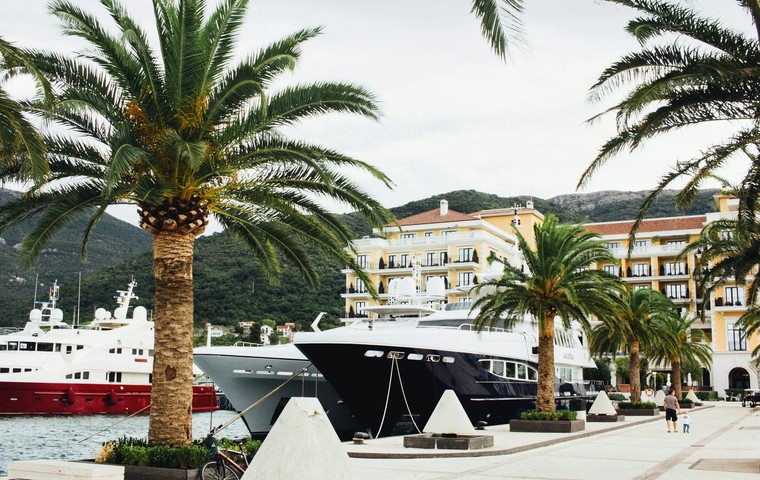 Парковка в Porto Montenegro: цены 2026 и где оставить машину бесплатно