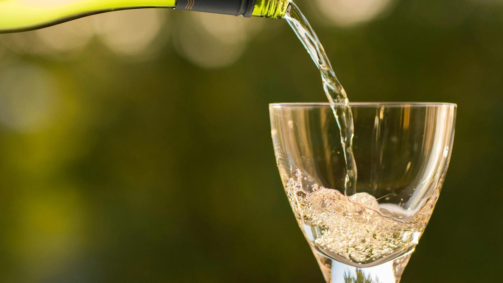 Прозрачный бокал для вина