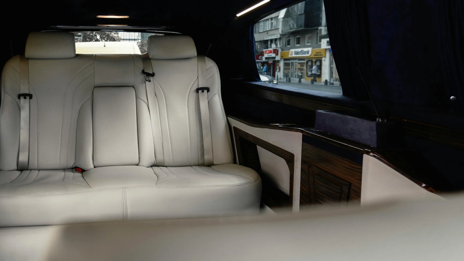 Doha Airport Transfers for Large Families and Groups: Minivans and Buses