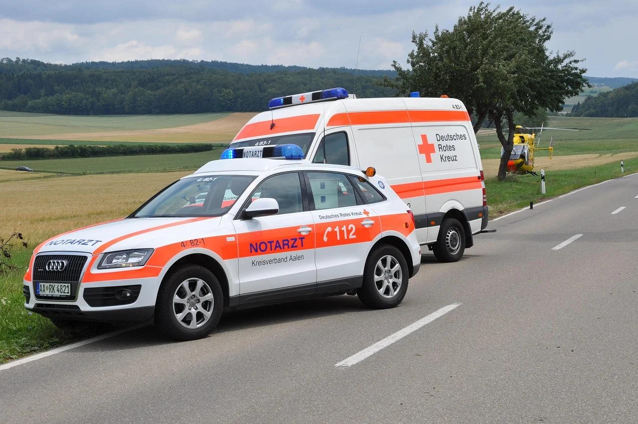 Emergency doctor, Ambulance, Helicopter image