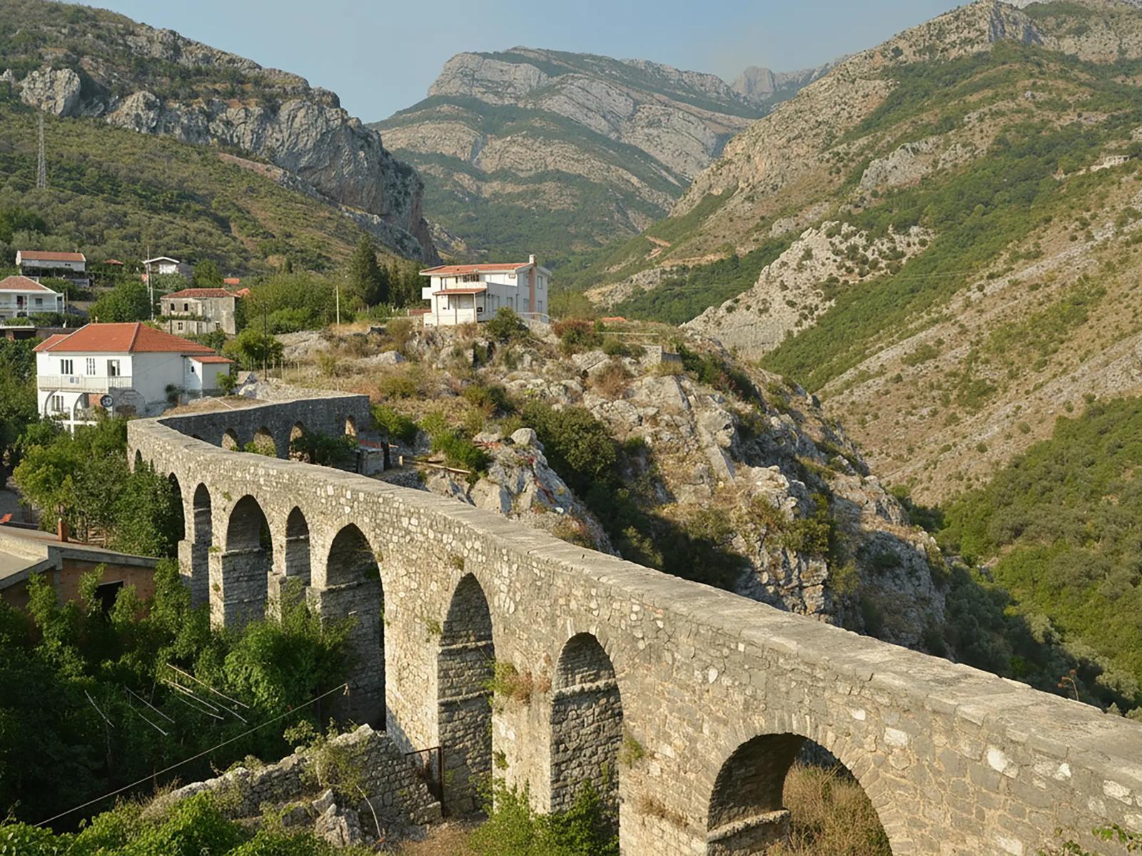 Bar Aqueduct