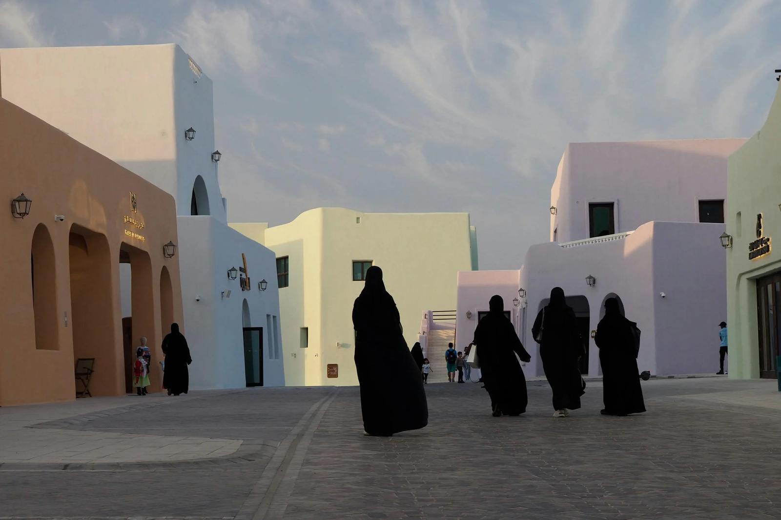 What to Wear in Qatar: Dress Code Do’s and Don’ts for Tourists