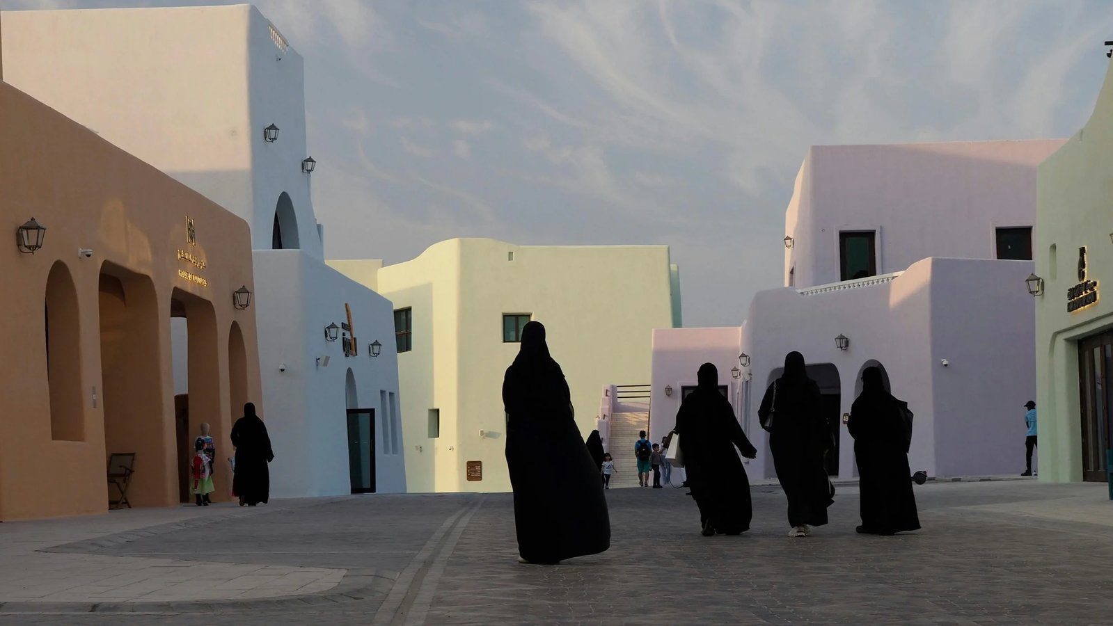 What to Wear in Qatar: Dress Code Do’s and Don’ts for Tourists