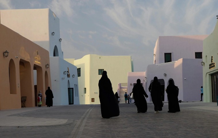 What to Wear in Qatar: Dress Code Do’s and Don’ts for Tourists
