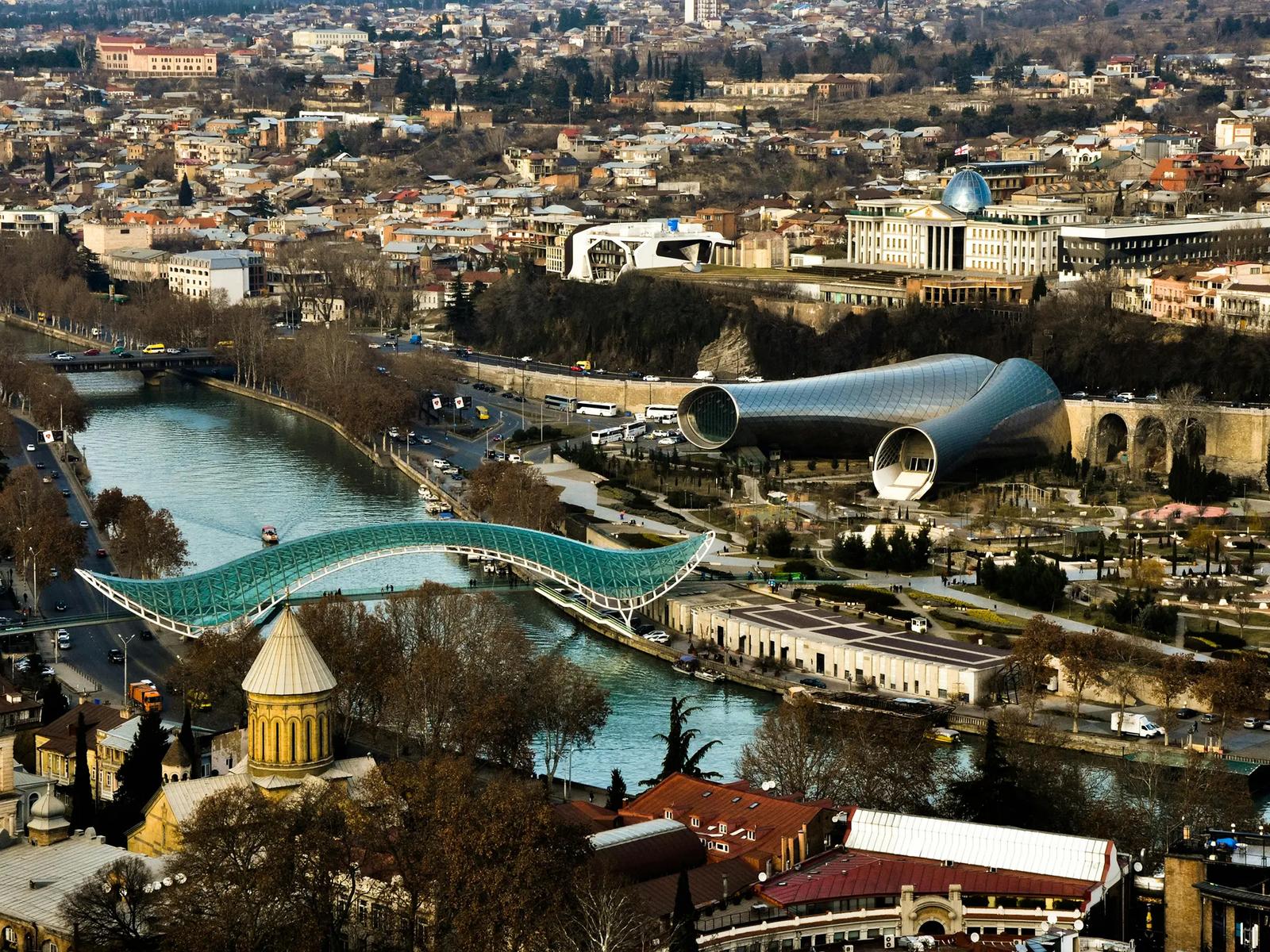 Мост Мира и парк Рике