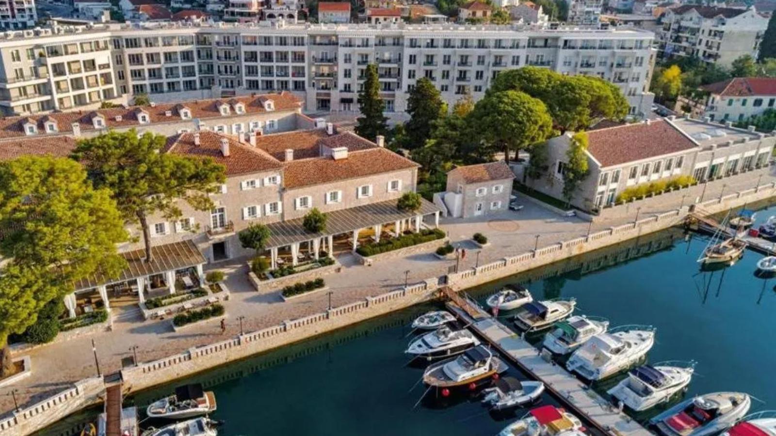 Lazure Hotel & Marina