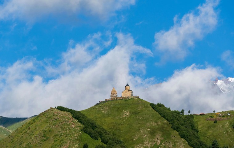 Stepantsminda (Kazbegi) – How to Get There, What to See & Real Costs in 2026