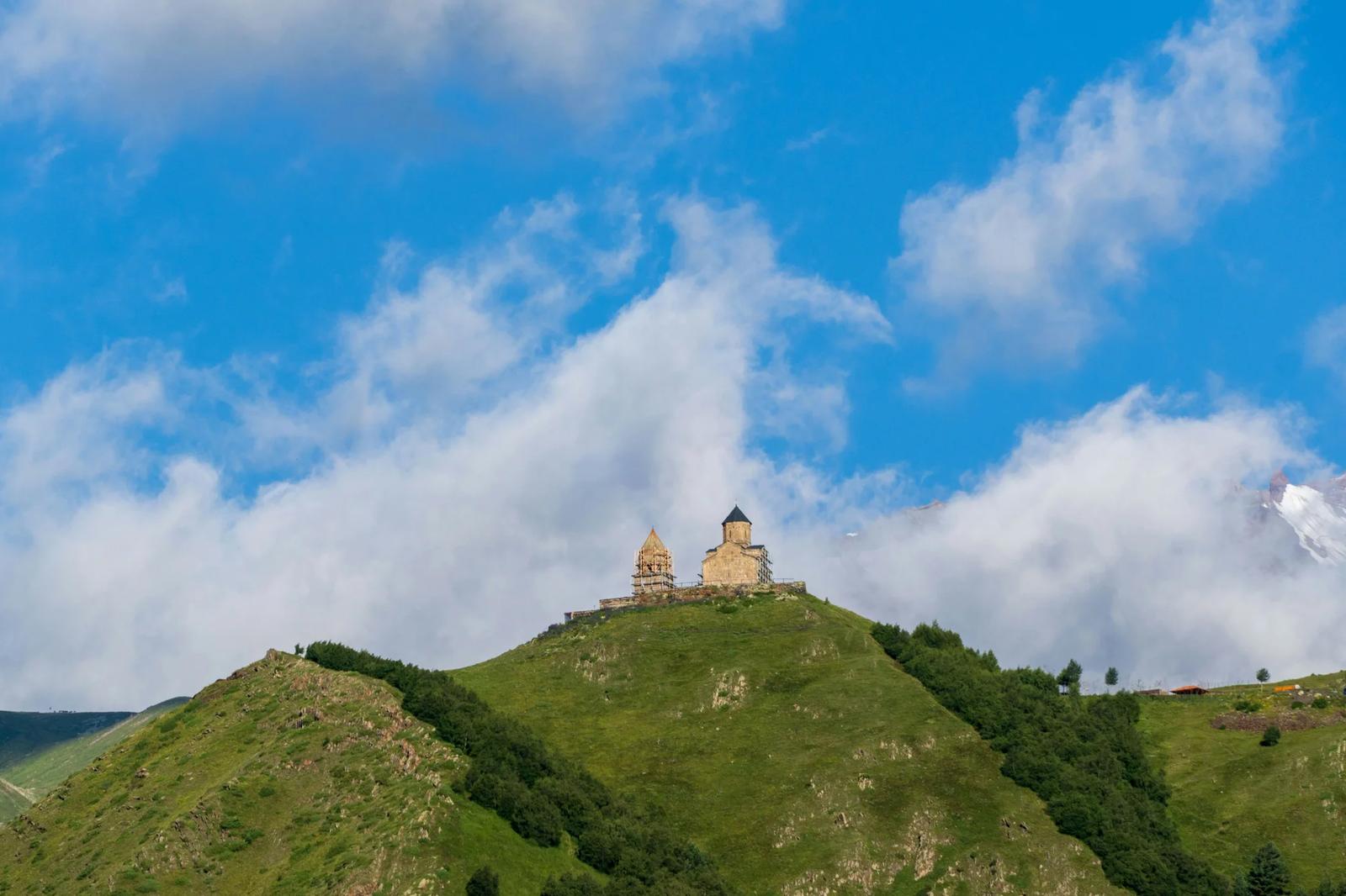 Степанцминда (Казбеги) – как добраться, что посмотреть и сколько стоит поездка в 2026