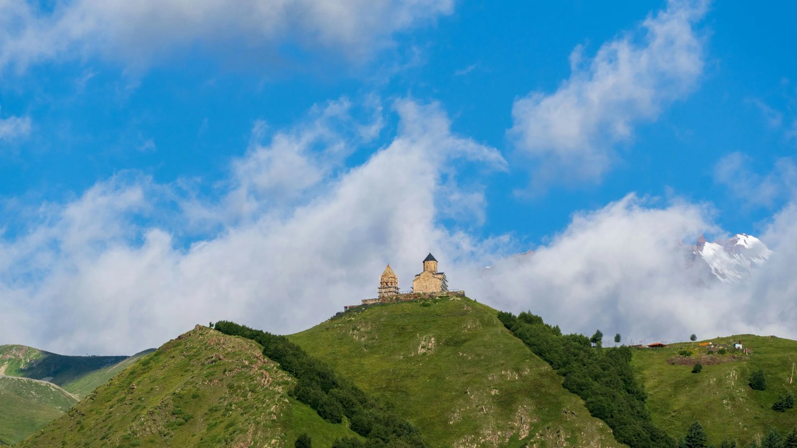 Stepantsminda (Kazbegi) – How to Get There, What to See & Real Costs in 2026