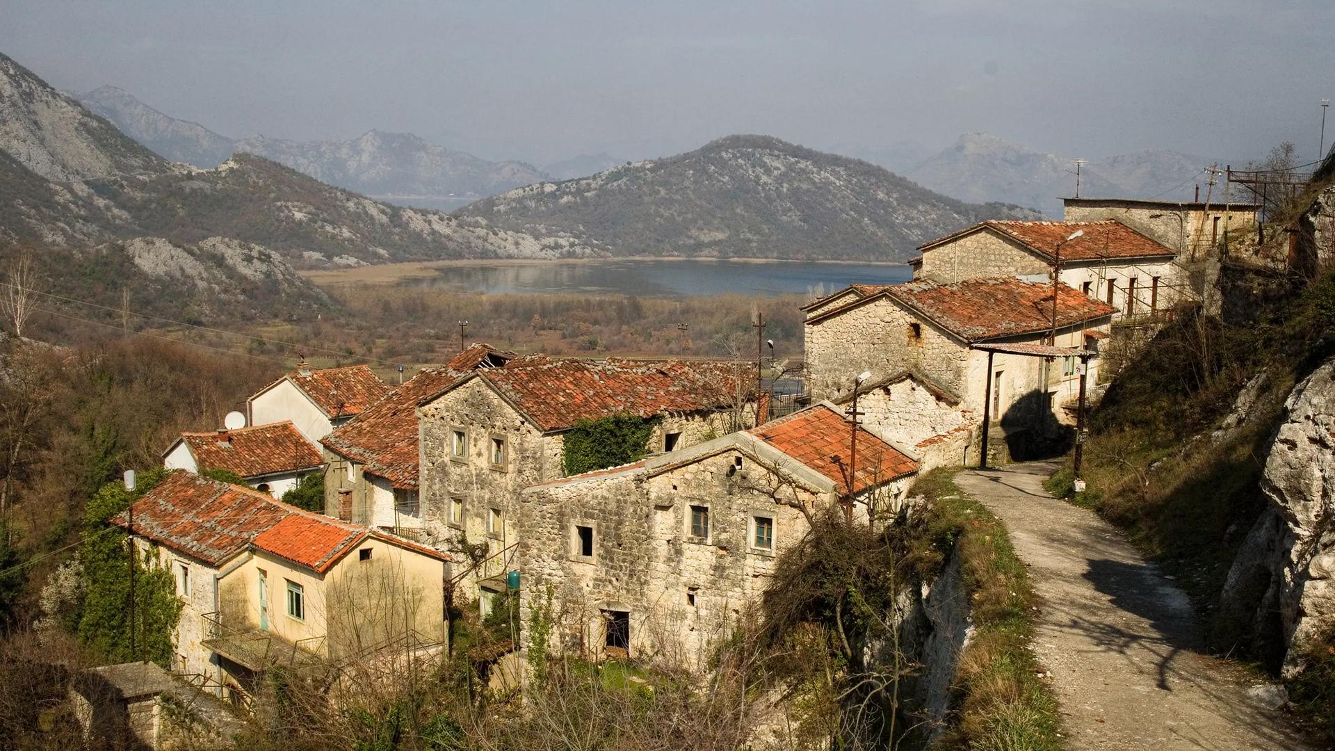 Godinje Historic Village