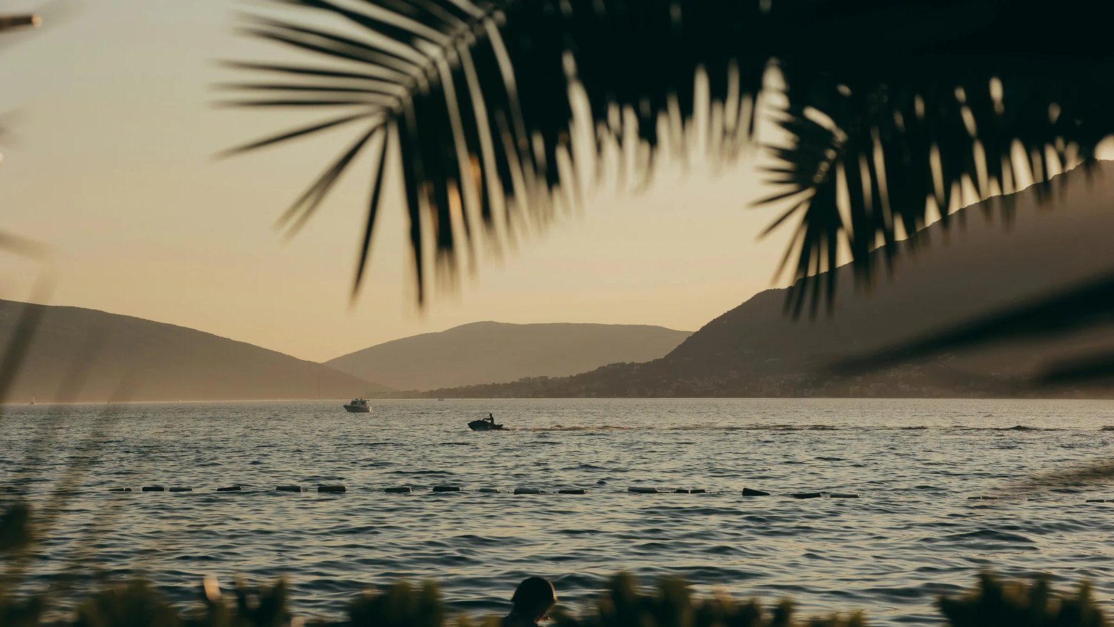 Черногория или Кипр летом: сравнение цен, пляжей и подводных камней