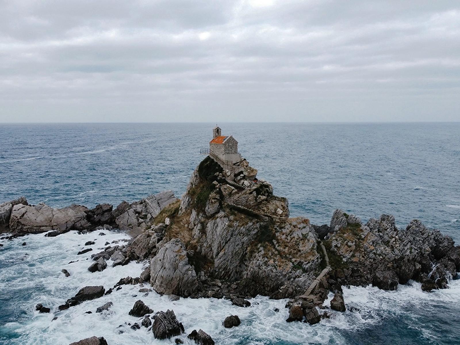 Острова Катич и Святая Неделя