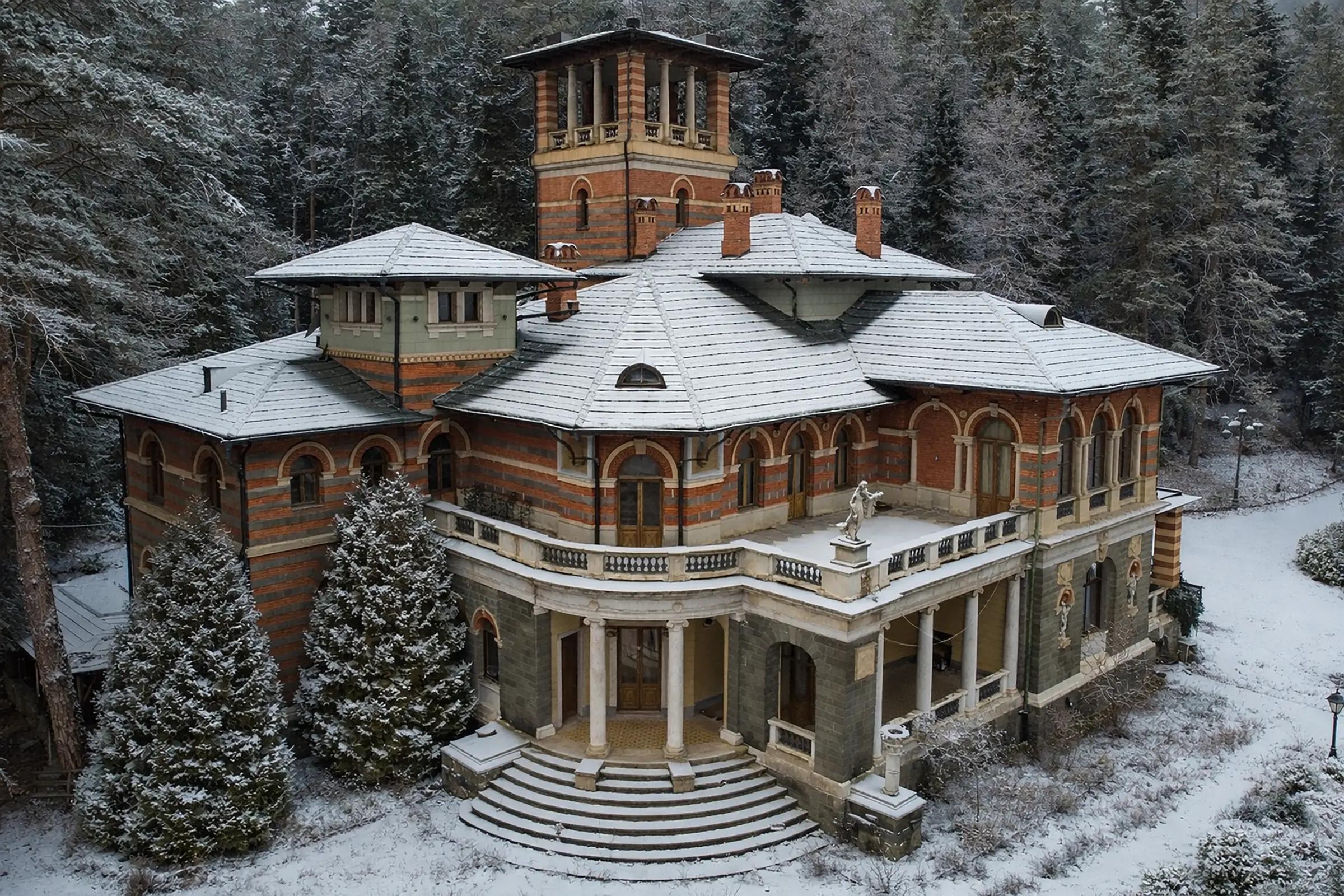 Дворец Романовых в Ликани