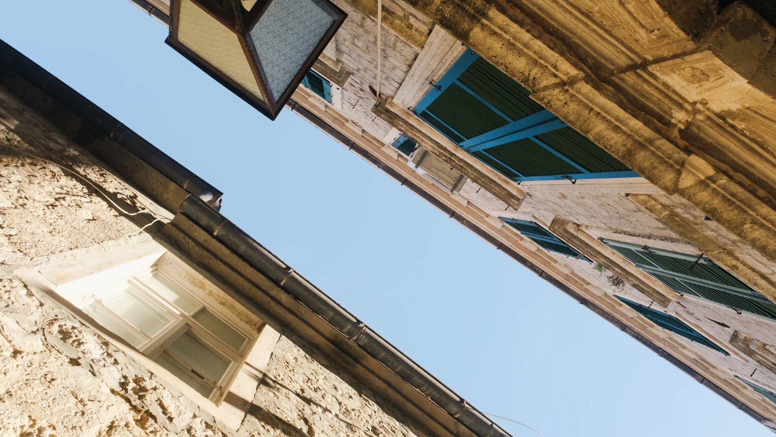 10 самых атмосферных апартаментов в Черногории: локации, цены и советы по бронированию