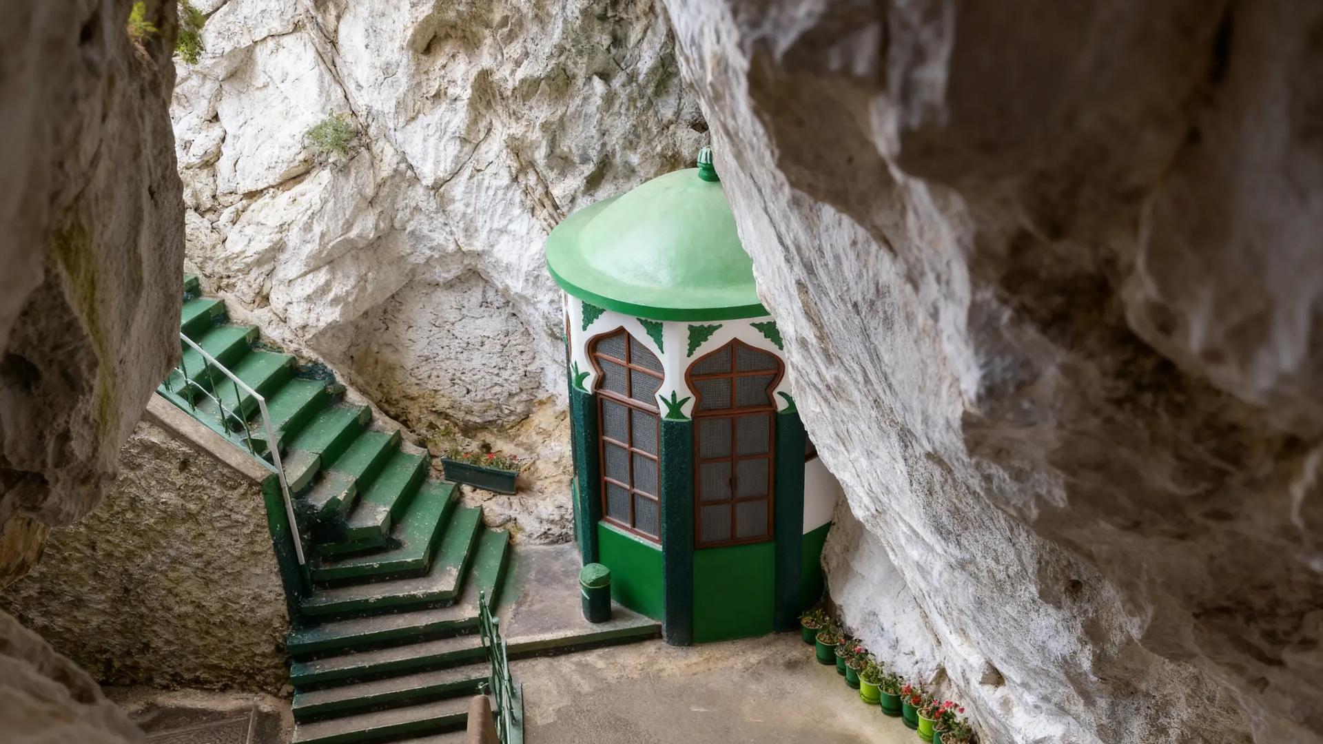 Sari Saltik Cave