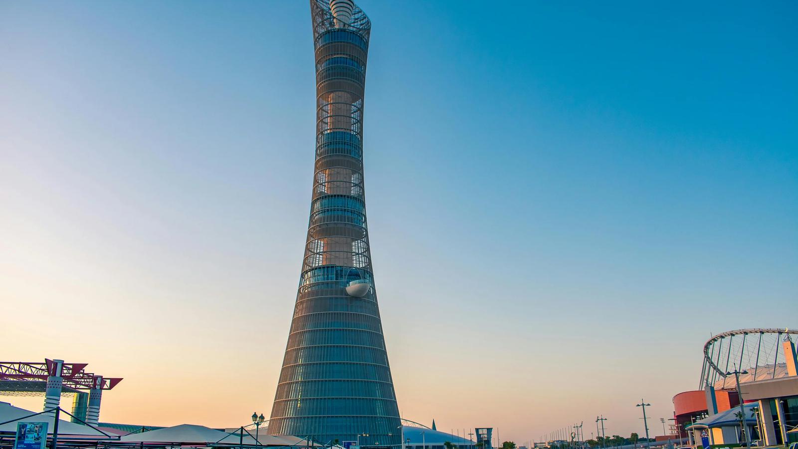 сине серое высотное здание