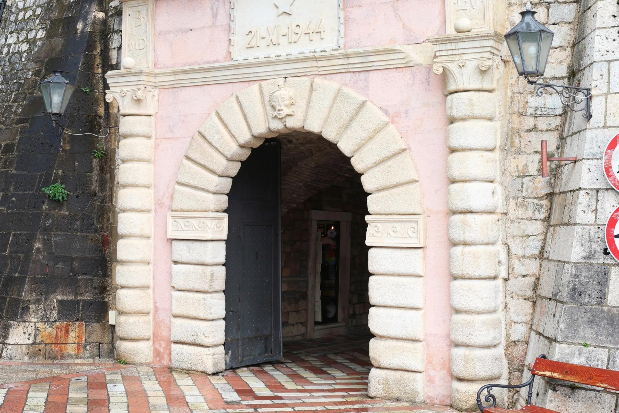 Sea Gate