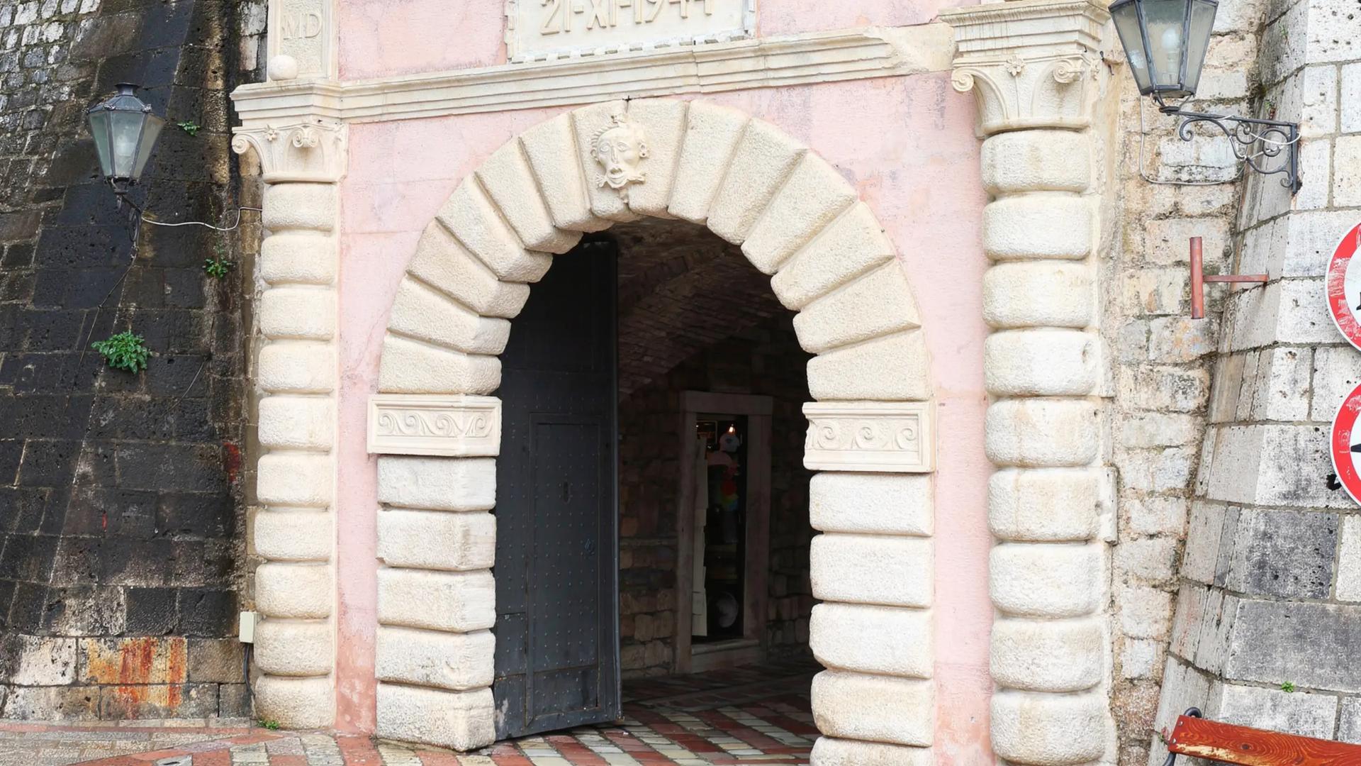 Sea Gate