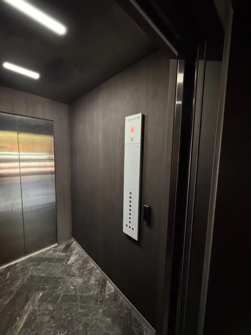 Perth CBD Lobby, Dark timber wrap