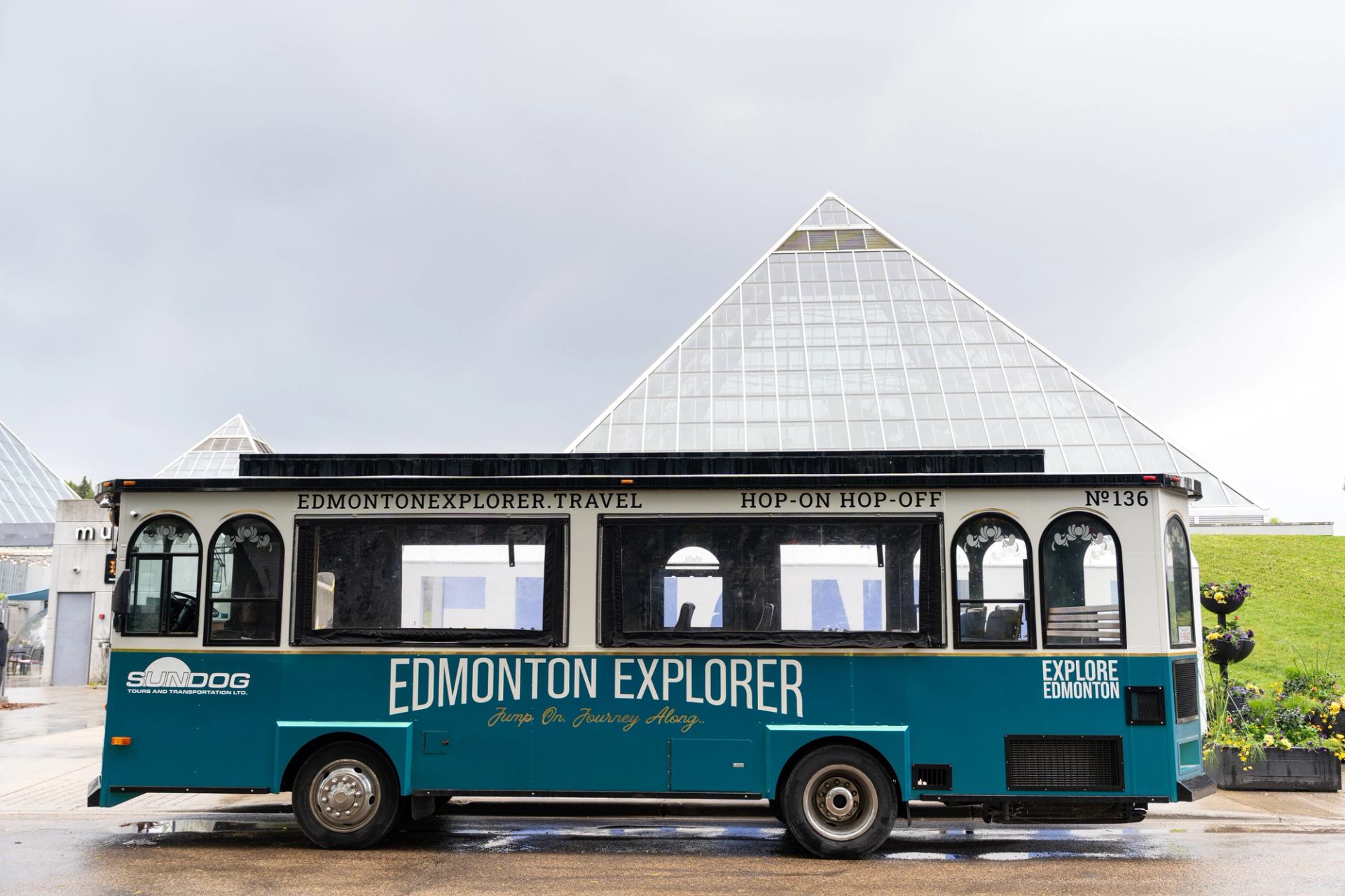 Edmonton Explorer bus at the Muttart Conservatory