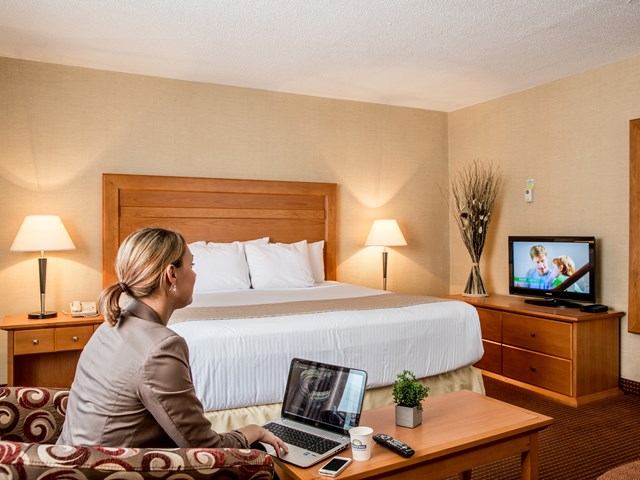 Days Inn by Wyndham Edmonton Downtown | Canada's Alberta thumbnail