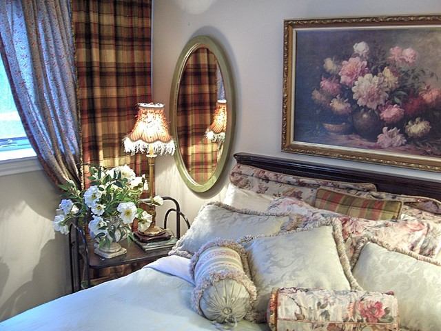 A beautiful floral guestroom