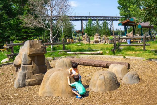 Queen Elizabeth Outdoor Pool & Kinsmen Spray Park