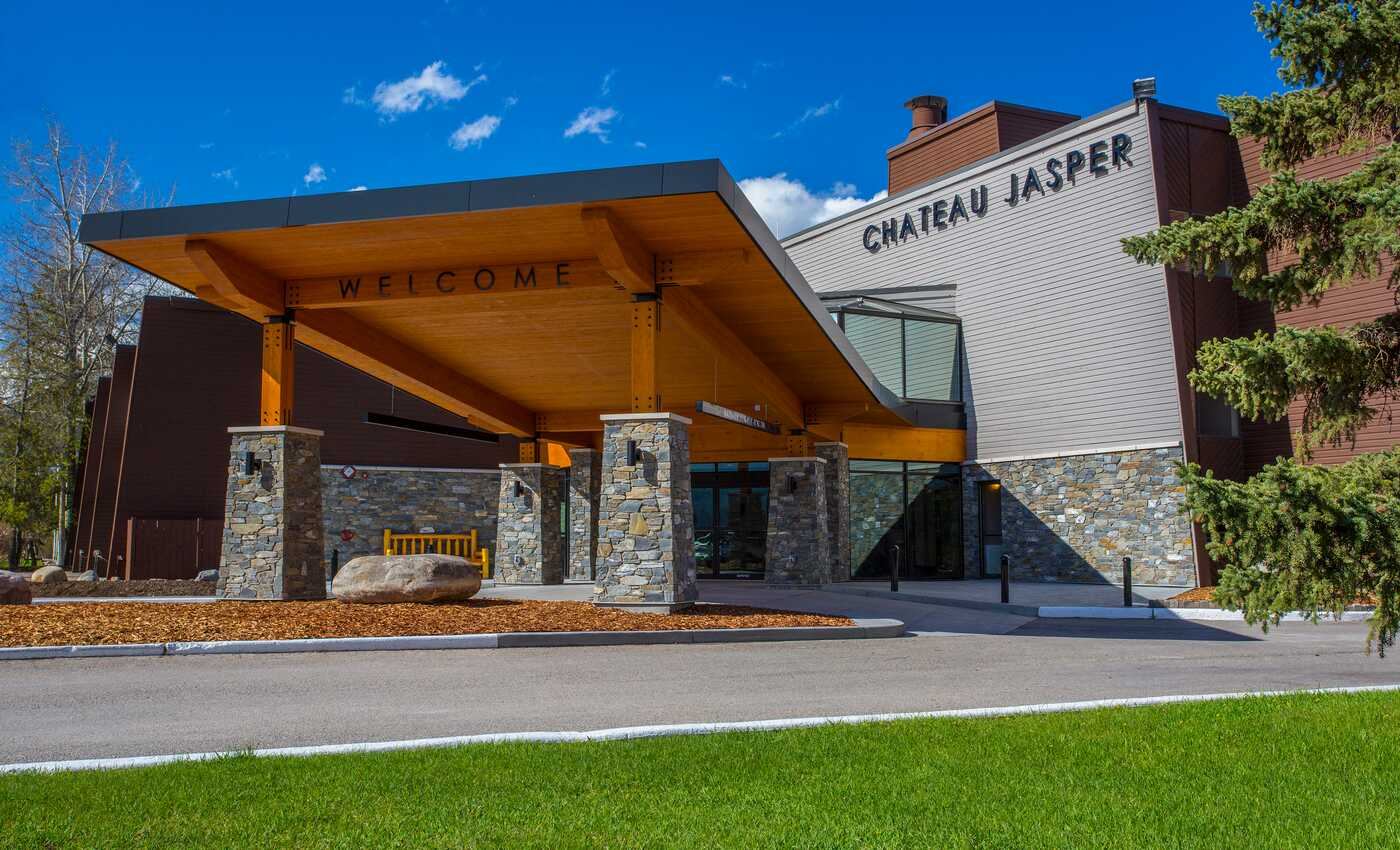 Chateau Jasper hotel entrance with “WELCOME” canopy and “CHATEAU JASPER” sign on facade.