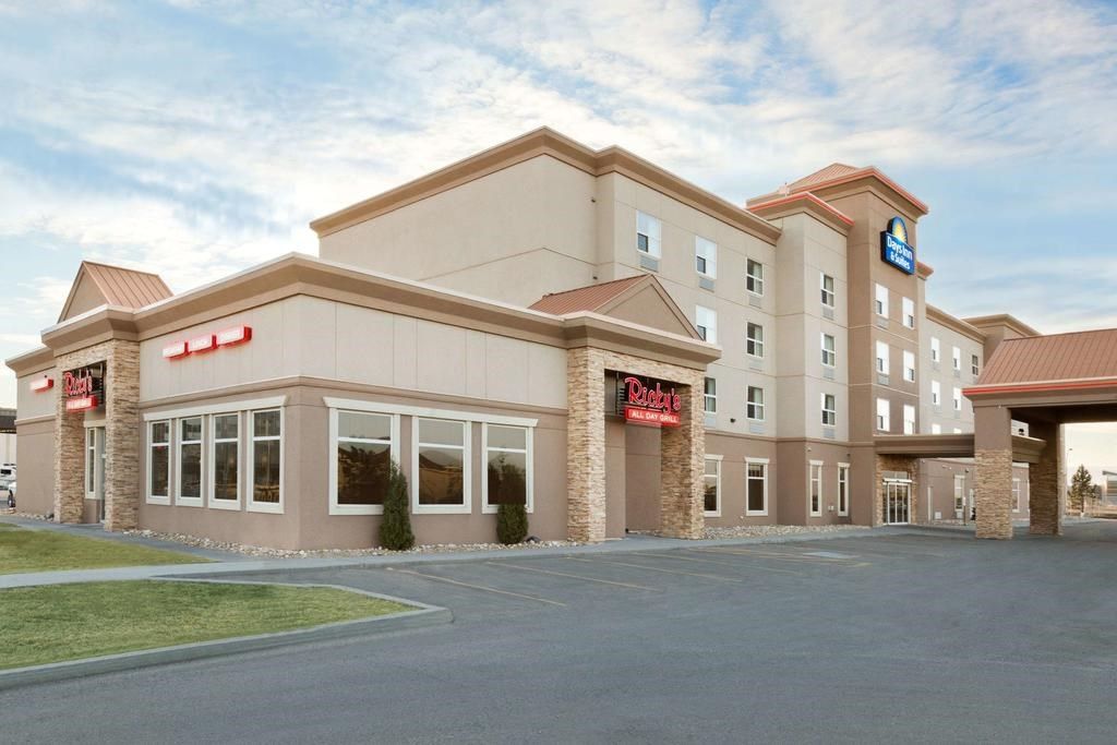 Days Inn & Suites by Wyndham Edmonton Airport | Canada's Alberta thumbnail