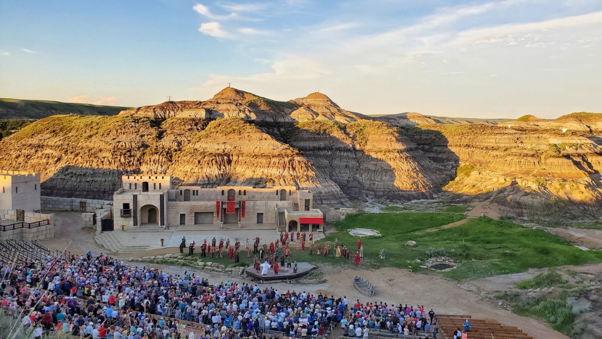 Evening at the Badlands Amphitheatre with an audience.