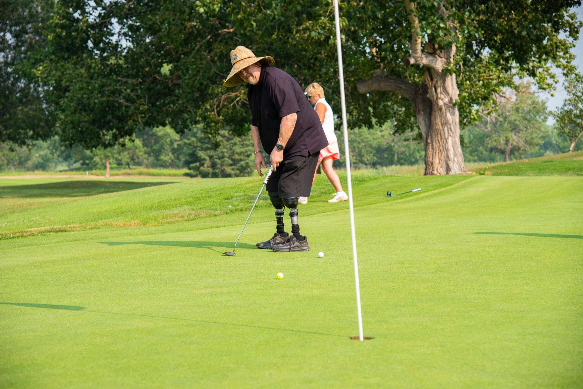 An amputee putting on the Camrose Golf Course greens.