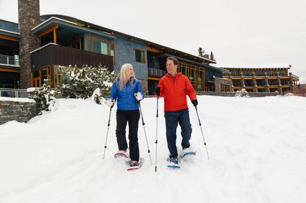 Couple snowshoeing at Azuridge.