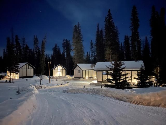 Expanse Cottages at night.