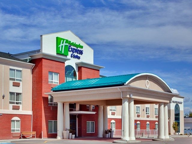 Holiday Inn Express Hotel & Suites Hinton | Canada's Alberta thumbnail