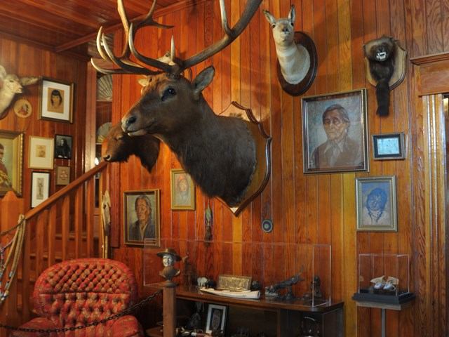 Luxton Home, Entrance Room