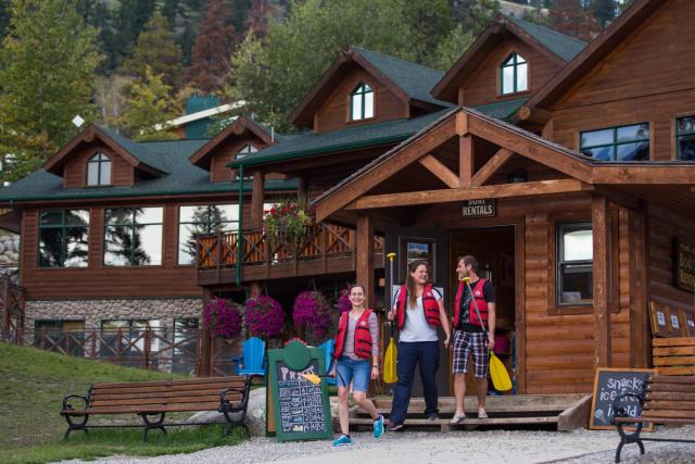 Guest at Pyramid Lake Resort wearing life jackets and walking towards the water