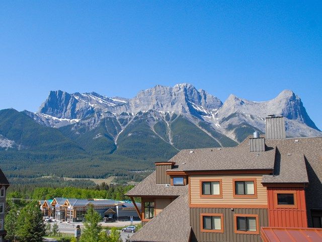 Heart of the Rockies retreat | Canada's Alberta thumbnail