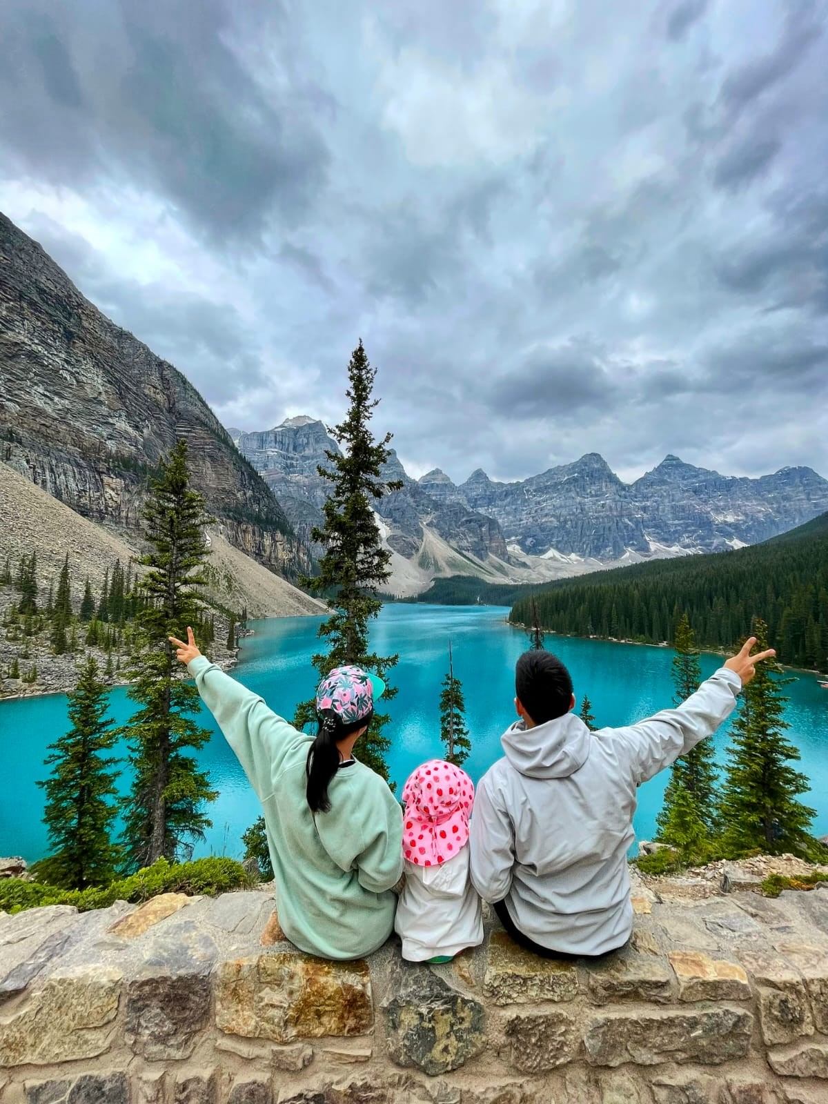 Family enjoying the views of Moraine Lake from the Rock Pile