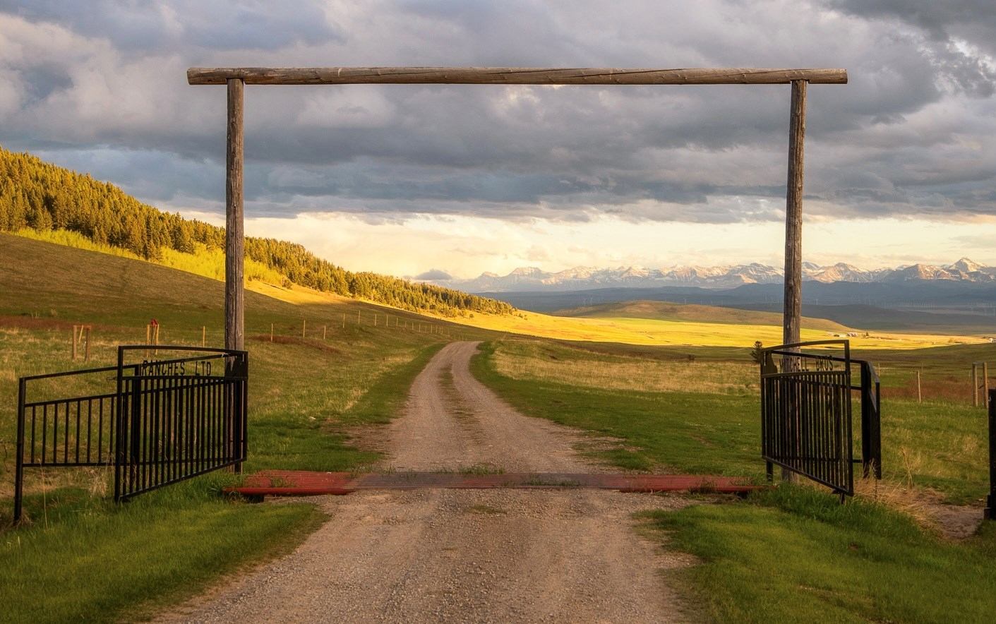 Flint Rock Ranch - The Grey House | Canada's Alberta thumbnail