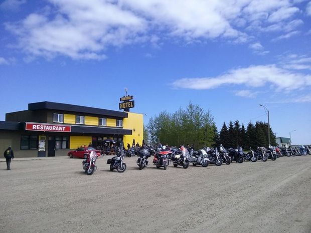 Exterior of the Sunnybrook Hotel & Bar.