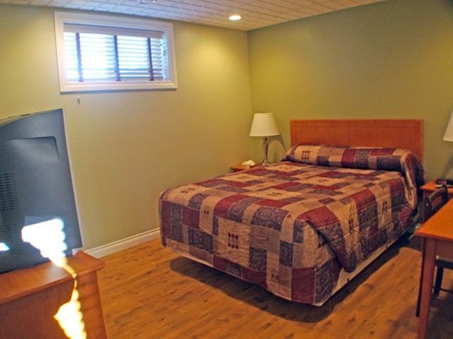 Wagon Wheel Motel | Canada's Alberta thumbnail