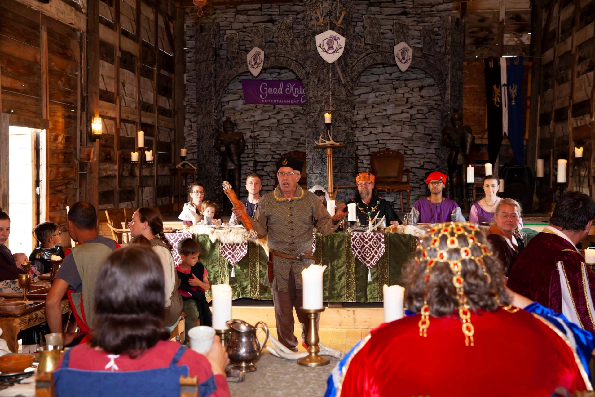 Sire Daniel reading the rules of the feast